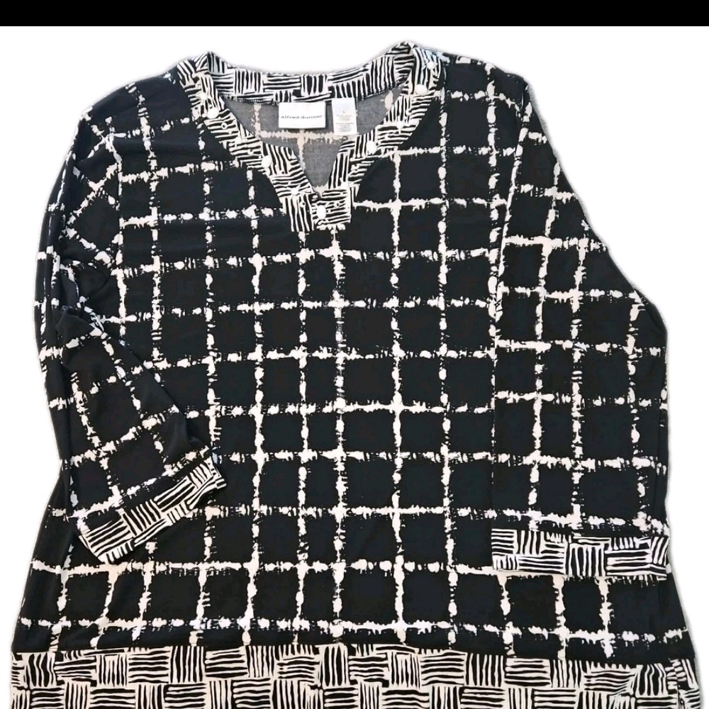 Alfred Dunner Black and White Patterned V-Neck Sweater - Picture 3 of 15
